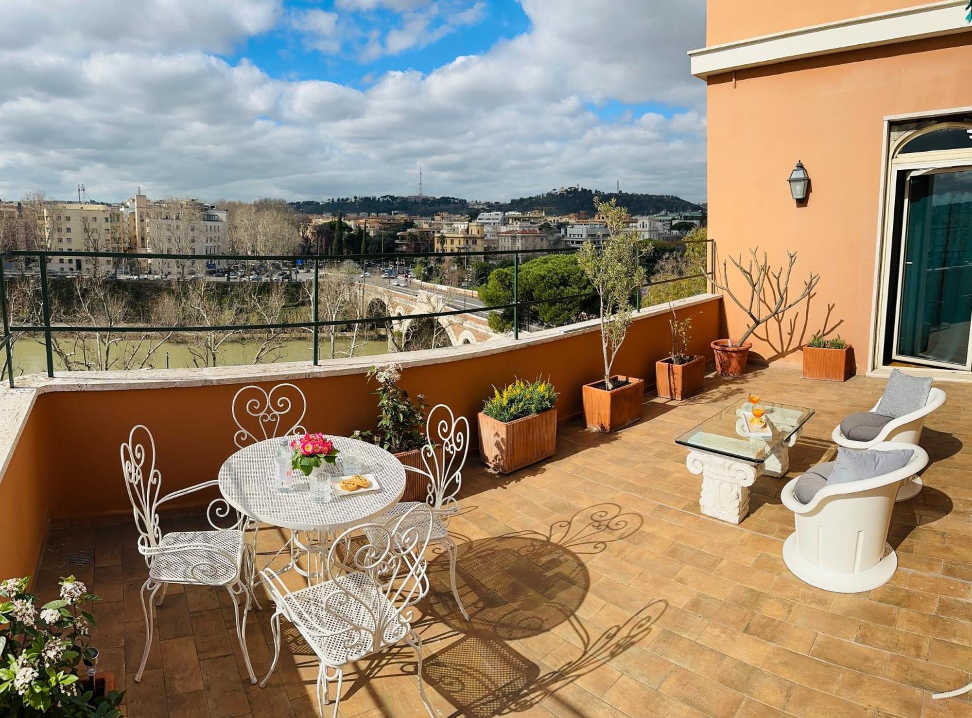 Terrazza Urania - Penthouse Terrace With 360 View Of Rome, Rome
